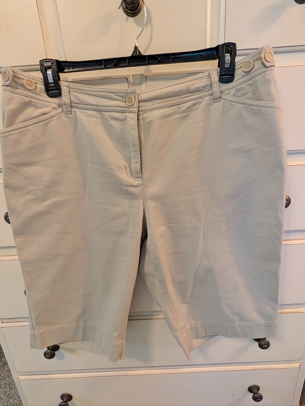 Jones New York Bermuda Shorts. Size 16W